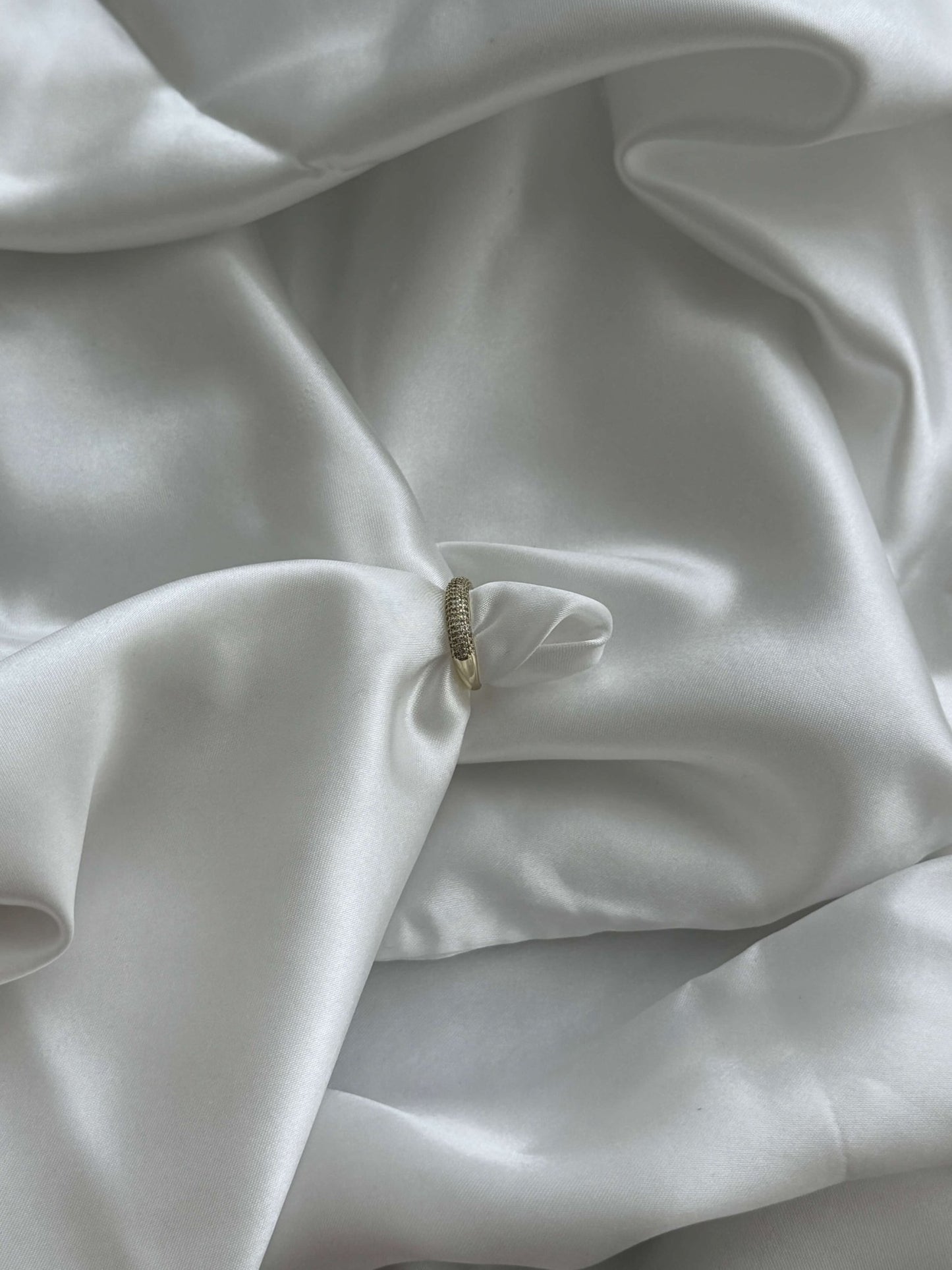 ZEYA - Colette Pavรฉ Sparkling Ring