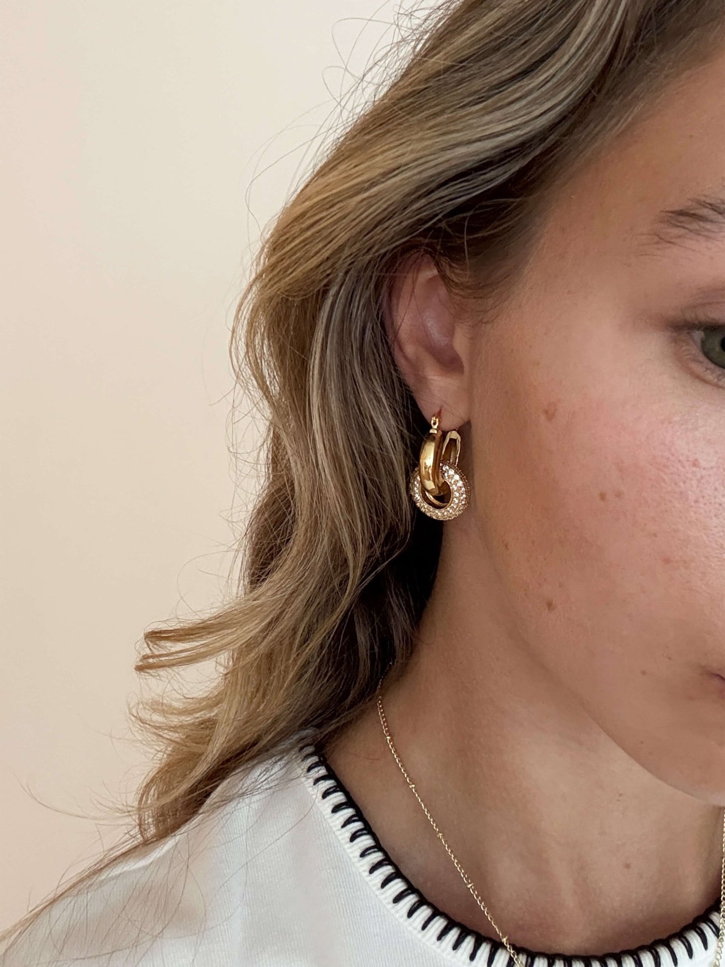ZEYA - Lena Pavรฉ Earrings