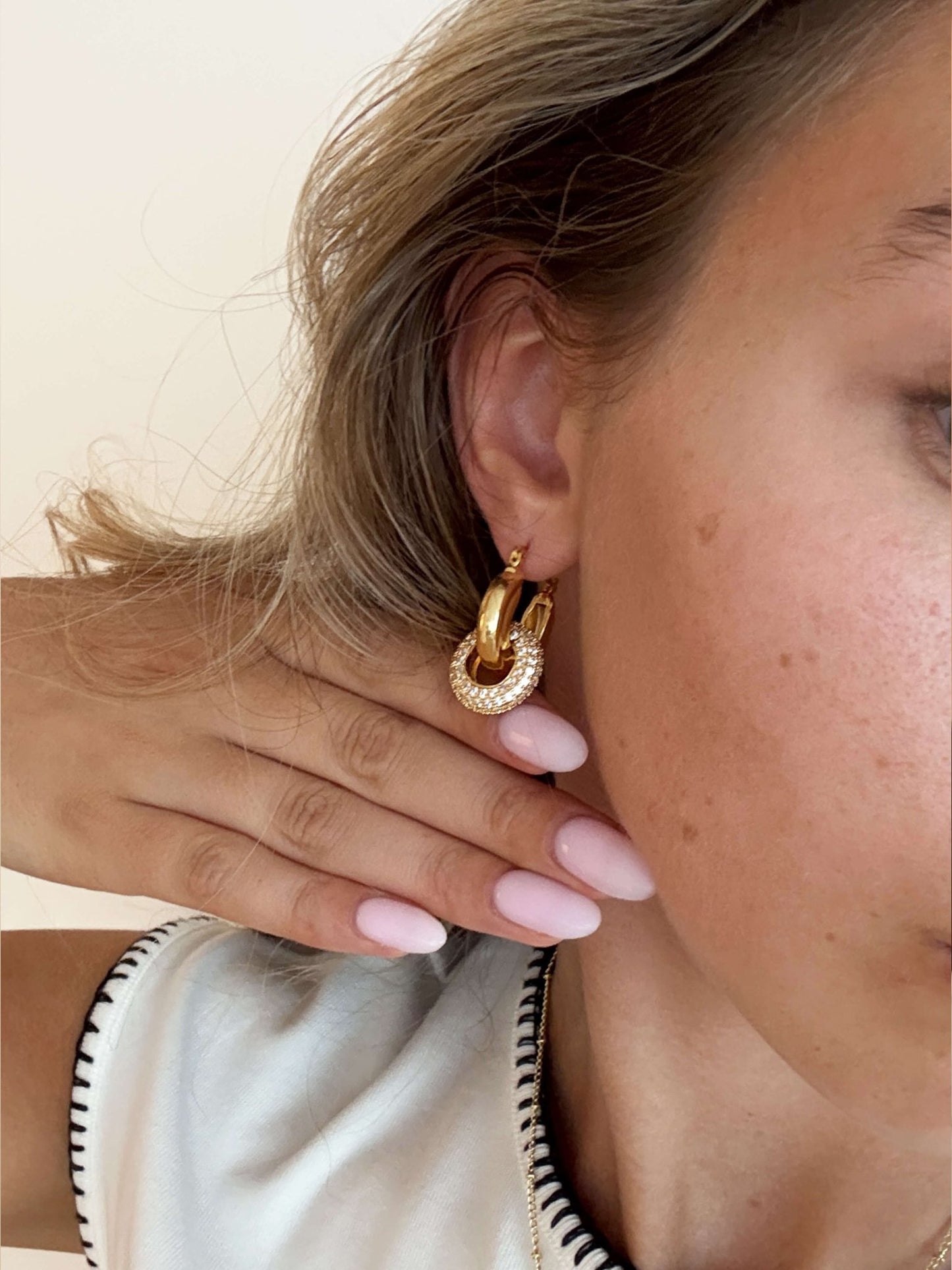 ZEYA - Lena Pavรฉ Earrings
