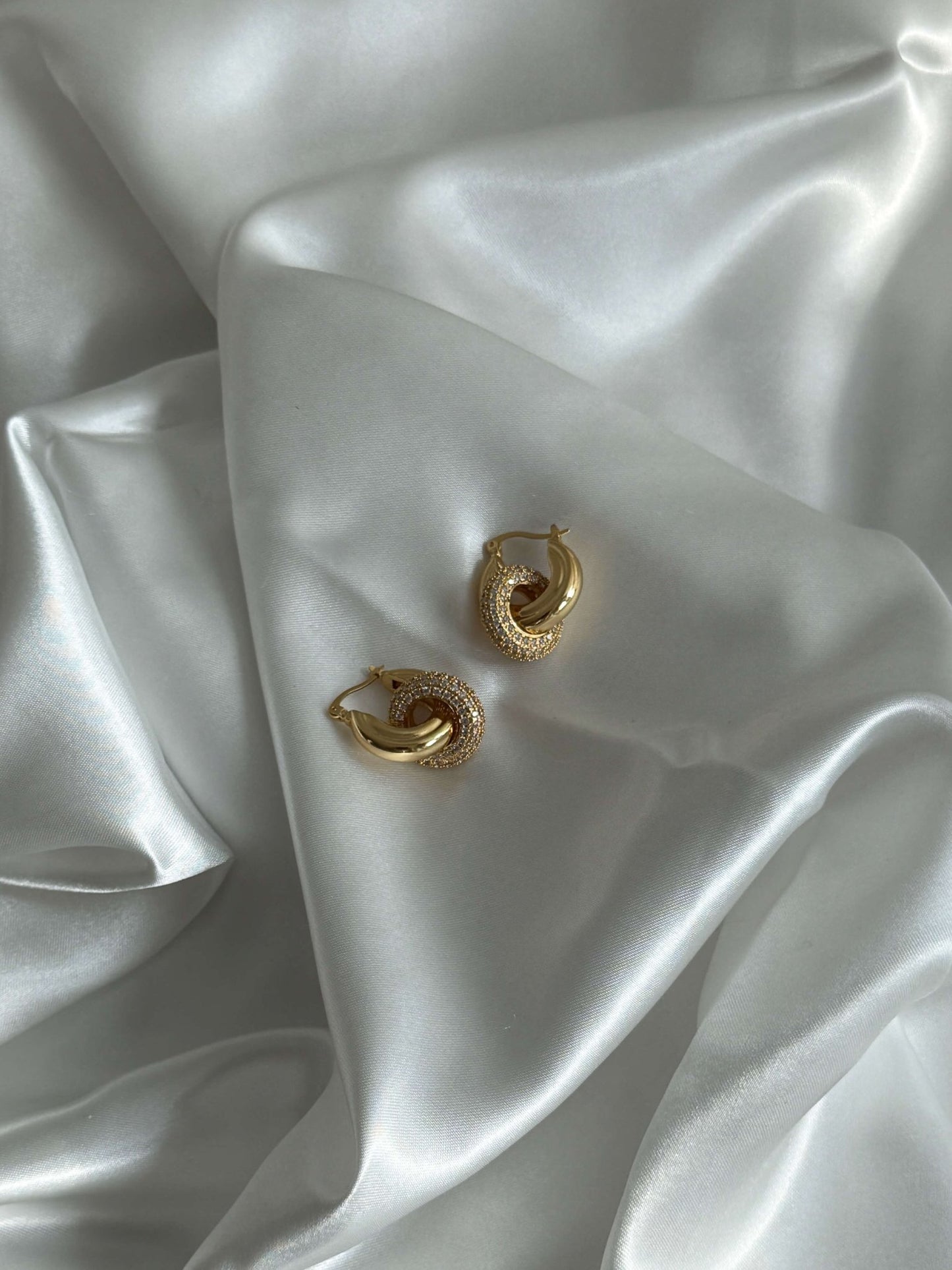 ZEYA - Lena Pavรฉ Earrings